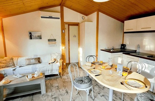 Saint-Denis-d'Oleron Ski Chalet | ZEcamping 2 étoiles 500m plage piscine couverte cottage TV LV clim 35m2