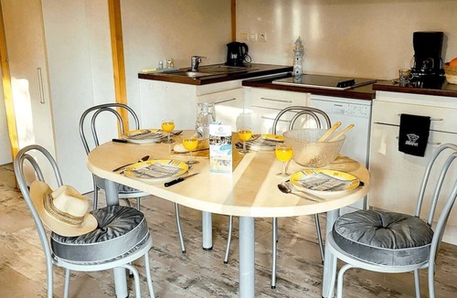 Saint-Denis-d'Oleron Ski Chalet | ZEcamping 2 étoiles 500m plage piscine couverte cottage TV LV clim 35m2