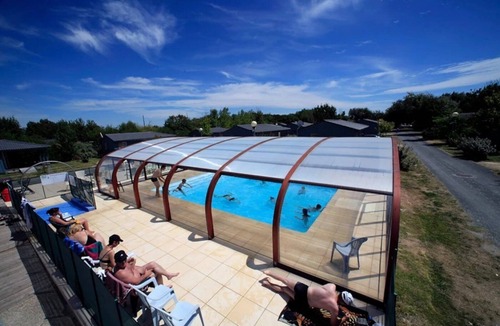 Saint-Denis-d'Oleron Ski Chalet | ZEcamping 2 étoiles 500m plage piscine couverte cottage TV LV clim 35m2