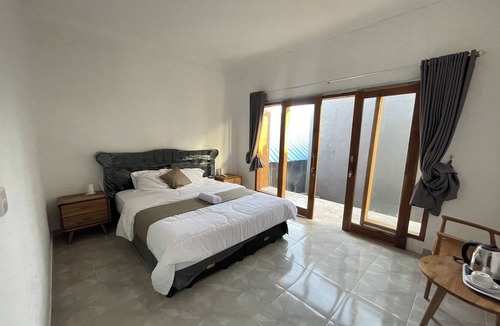 Batu Bolong Hotel | Zee House