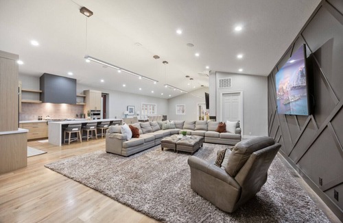 South Jordan House | Zelkova | Space for large groups & Events up to 100 people