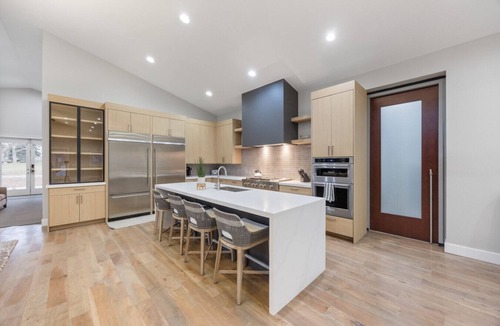 South Jordan House | Zelkova | Space for large groups & Events up to 100 people