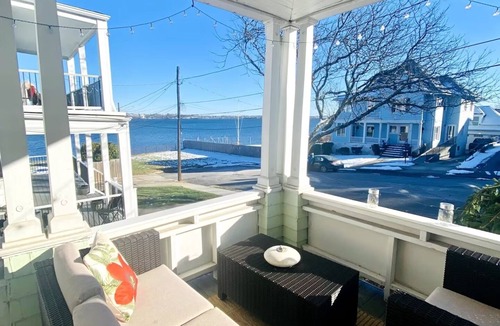 Edgewood Apartment | Zen & Cozy Waterfront Cottage