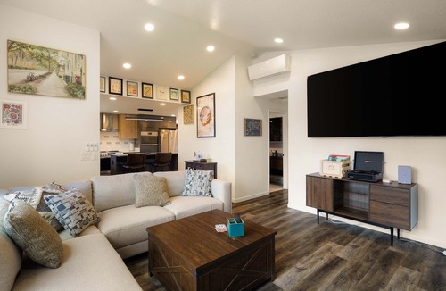Harlow House | Zen Den - 10 Minutes To Autzen & Downtown 2 Bedroom Home