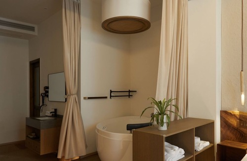 Jinping Qu Hotel | Zen Den Design