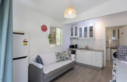 Boondall House | Zen Garden - 2 Bedroom Tiny Home (Free Parking)