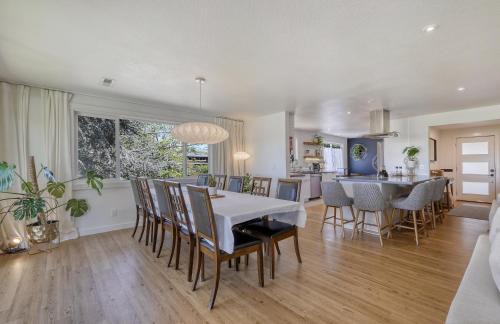 Amazon Villa | Zen Haus Luxe Spacious Retreat KING beds near UO