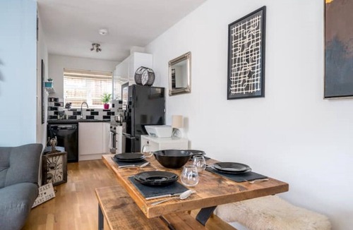 Lewisham House | Zen London living space with many transport links