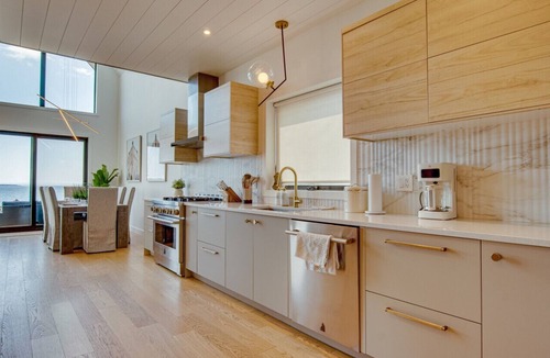 Dublin Shore House | Zen Oceanfront Chalet- Hot Tub & Sauna - Private