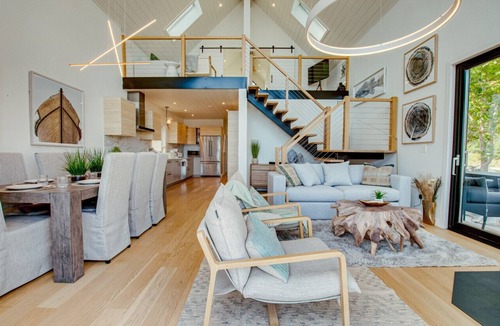 Dublin Shore House | Zen Oceanfront Chalet- Hot Tub & Sauna - Private