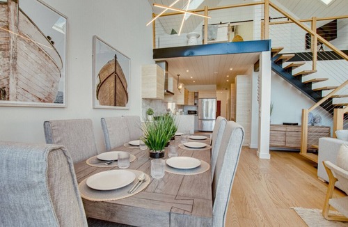 Dublin Shore House | Zen Oceanfront Chalet- Hot Tub & Sauna - Private