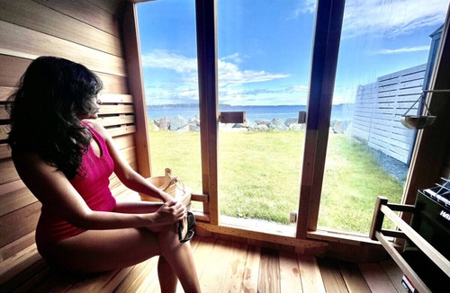 Dublin Shore House | Zen Oceanfront Chalet- Hot Tub & Sauna - Private