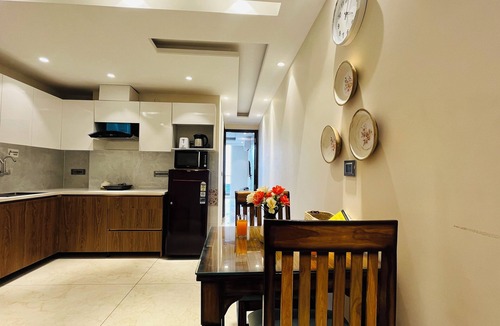 Sector 14 Hotel | ZEN Suites Gurgaon - LUXE Stays Collection