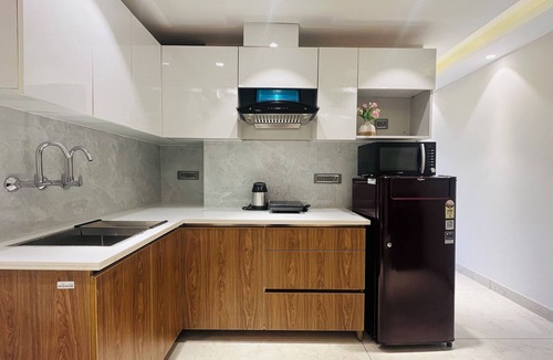 Sector 14 Hotel | ZEN Suites Gurgaon - LUXE Stays Collection