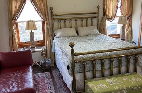 Marblehead House | Zen vacation in Historic colonial Marblehead, Walk to beaches.