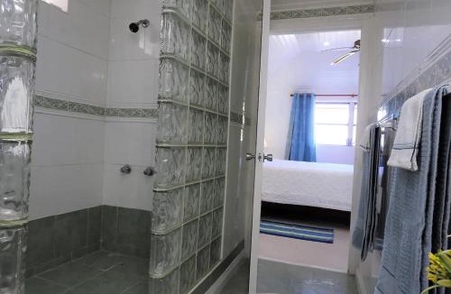 Spring Garden Apartment | Zenbreak Freshwater Beachfront 6
