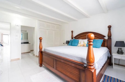 Spring Garden Apartment | Zenbreak Freshwater Beachfront 5