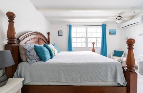 Spring Garden Apartment | Zenbreak Freshwater Beachfront 5