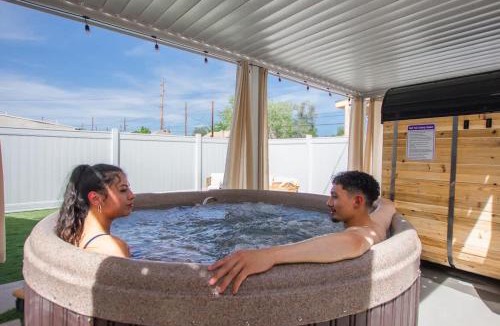 South Broadway House | ZenDen Spa-Sauna-Hot Tub-Pet Friendly-No Pet Fee!