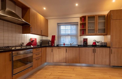 Covent Garden Apartment | ZenScape Two Storey Central Apt in Covent Garden