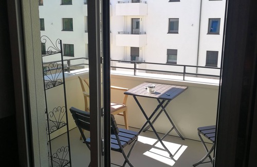 Alte Heide-Hirschau Apartment | Zentral Modern & Ruhig