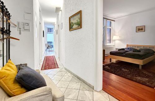 Neue Vorstadt Apartment | Zentrale Wohnung Stuttgart mit Balkon für 10 Gäste