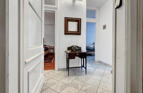 Neue Vorstadt Apartment | Zentrale Wohnung Stuttgart mit Balkon für 10 Gäste