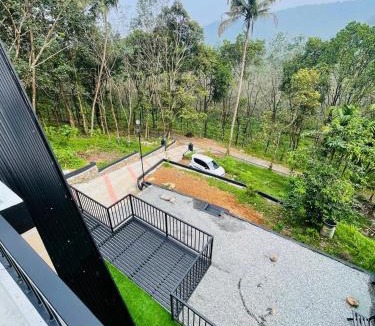 Irinjalakuda House | Zerahs Home - 2 Bedroom Villa, Athirappilly