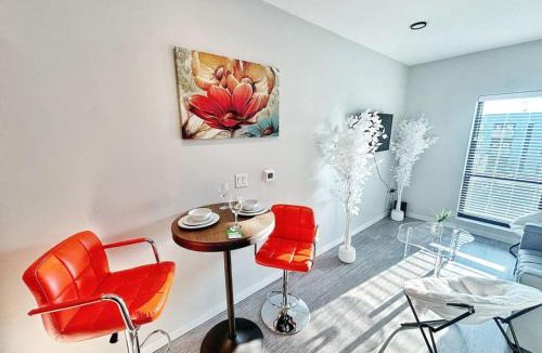 Downtown Des Moines Apartment | Zesty Orange Abode (438)