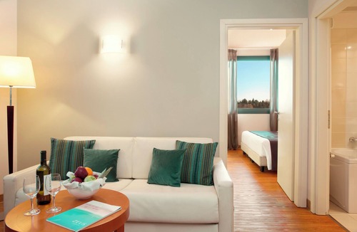 Somma Lombardo Hotel | Zeus Essence Dolce by Wyndham Milan Malpensa