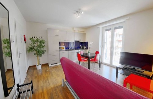 Oerlikon Apartment | ZH Raspberry l - Oerlikon HITrental Apartment by Interhome
