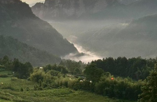 Chaqiyu House | Zhangjiajie Flowers Valley,Watching Sunrise Cloud Sea, enjoying an infinity pool, free Chinese and Western breakfast, and free shuttle service to the entrance of the National Forest Park