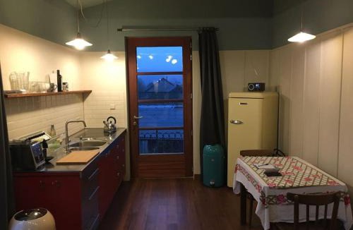 Heyd Apartment | ziggy's room with a view
