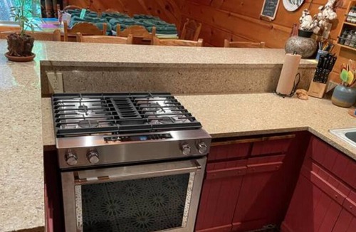 Rhododendron Cabin | Zigzag Chalet- Peaceful Pet-friendly Cabin with Hot tub, Fireplace, and Pool