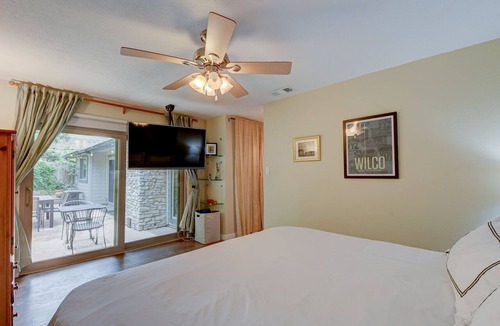 Barton Hills House | Zilker Park, Barton Springs & Greenbelt - Modern 4BR Design Oasis