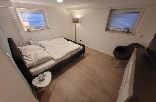 Garßen House | Zimmer im Souterrain mit eigenem Bad