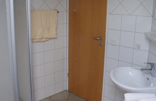 Rondorf House | Zimmer mit Gartenblick