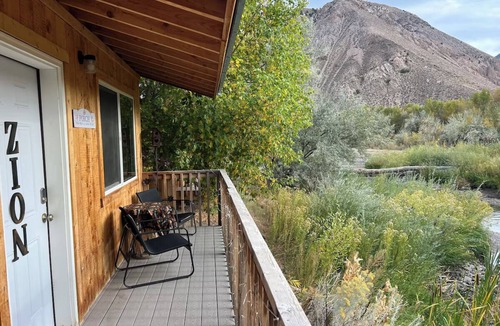 Sevier Cabin | Zion NP themed Cabin on right the Sevier RIVER with breakfast included! No pets