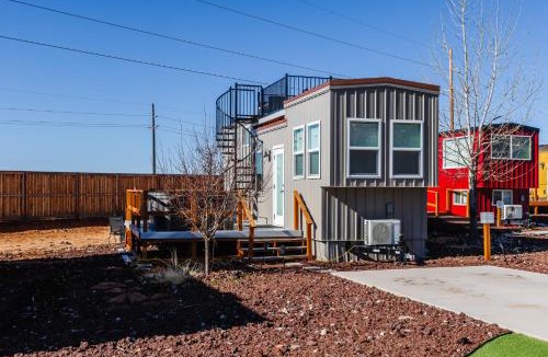 Apple Valley House | Zion Pet-Friendly Tiny Home, Hot Tub & BBQ