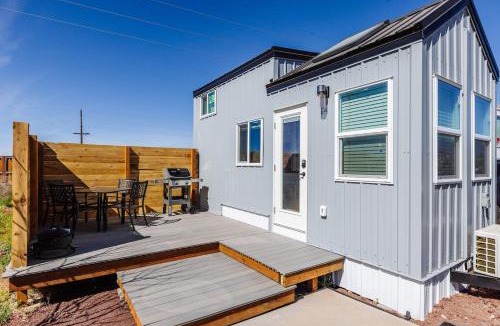 Apple Valley House | Zion Red-Rock Romance Tiny Home for Two