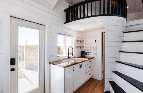 Apple Valley House | Zion Red-Rock Romance Tiny Home for Two