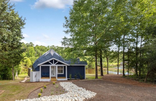 Mineola House | Zome of the Stars: Private Lakefront AND 2 Acre Pond, Docks, Kayaks, Spa Bath