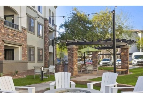 Glendale Sports and Entertainment District House | Zone Luxe Stylish 2BR Condo w Pool Ideal for Family Getaway