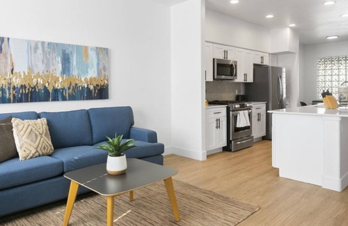 Glendale Sports and Entertainment District House | Zone Luxe Stylish 2BR Condo w Pool Ideal for Family Getaway
