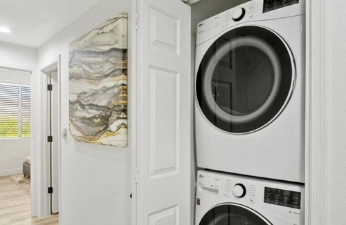 Glendale Sports and Entertainment District House | Zone Westgate Stylish 2BR Condo with Gym & Hot Tub