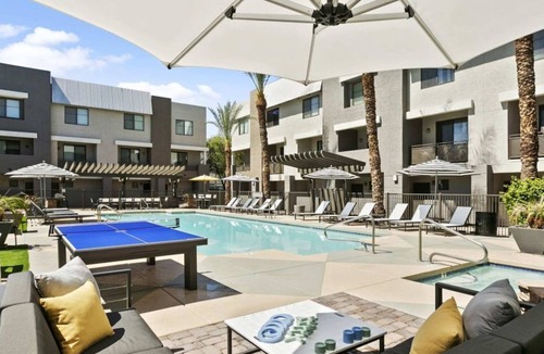 Glendale Sports and Entertainment District House | Zone Westgate Stylish 2BR Condo with Gym & Hot Tub