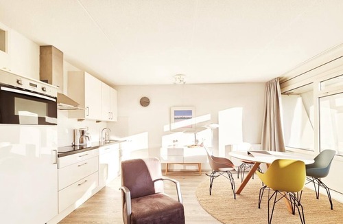 Buren Apartment | Zonzijde 76