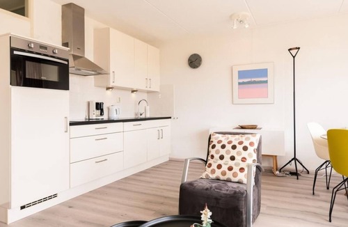 Buren Apartment | Zonzijde 76