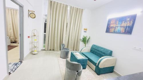Noida Bed & Breakfast | Zoomstay1bhk