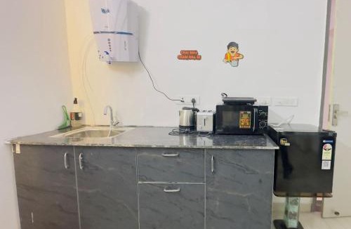 Noida Bed & Breakfast | Zoomstay1bhk